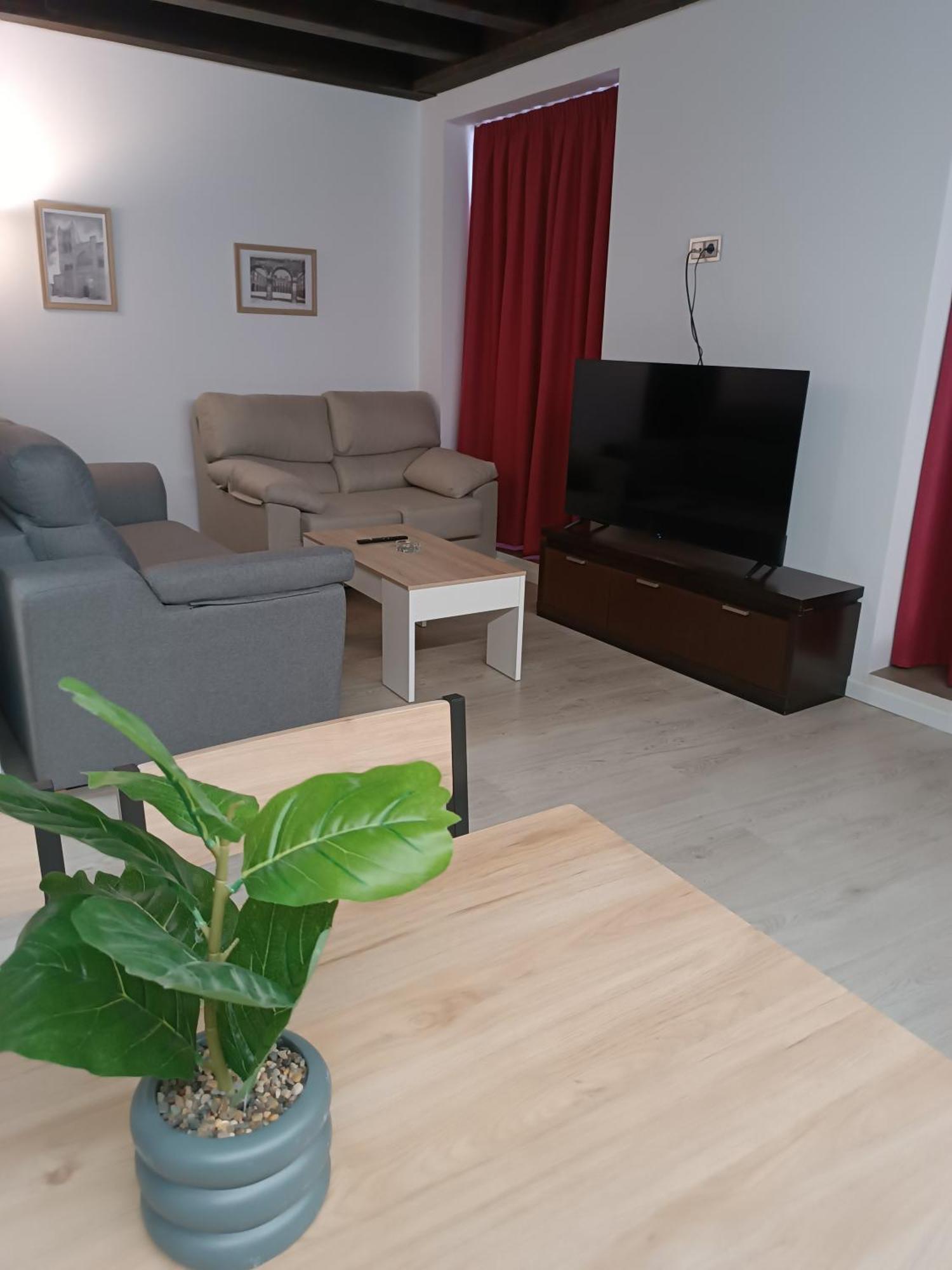 Apartamentos Turisticos Avila Puerta Del Puente 1-3 Exterior foto