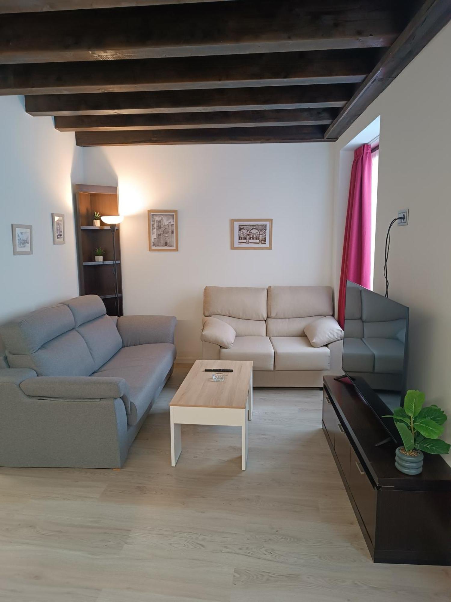 Apartamentos Turisticos Avila Puerta Del Puente 1-3 Exterior foto